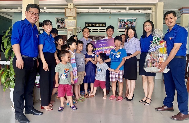 VNPT tặng quà trẻ em mồ côi Đà Nẵng nhân dịp Tết thiếu nhi 1/6