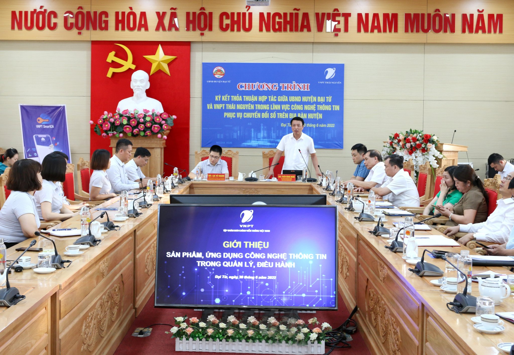 VNPT signs cooperation agreement on digital transformation with Dai Tu District People's Committee