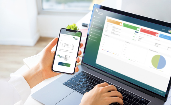 sử dụng máy tính và điện thoại để làm việc