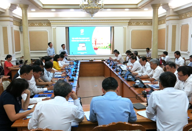 Lãnh đạo TPHCM tập huấn “phòng họp không giấy”