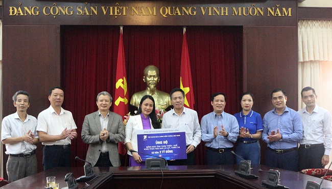 VNPT trao ủng hộ 2 tỷ đồng tại Thừa Thiên Huế