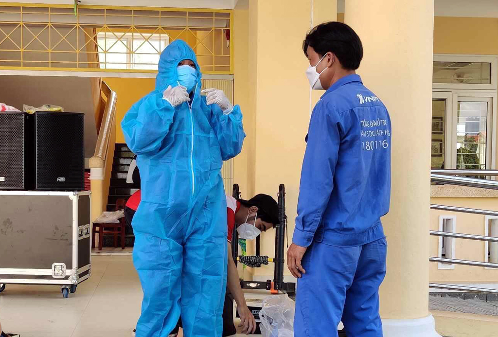 Cấp tốc hoàn thành lắp đặt mạng cho học sinh bị cách ly ở Huế