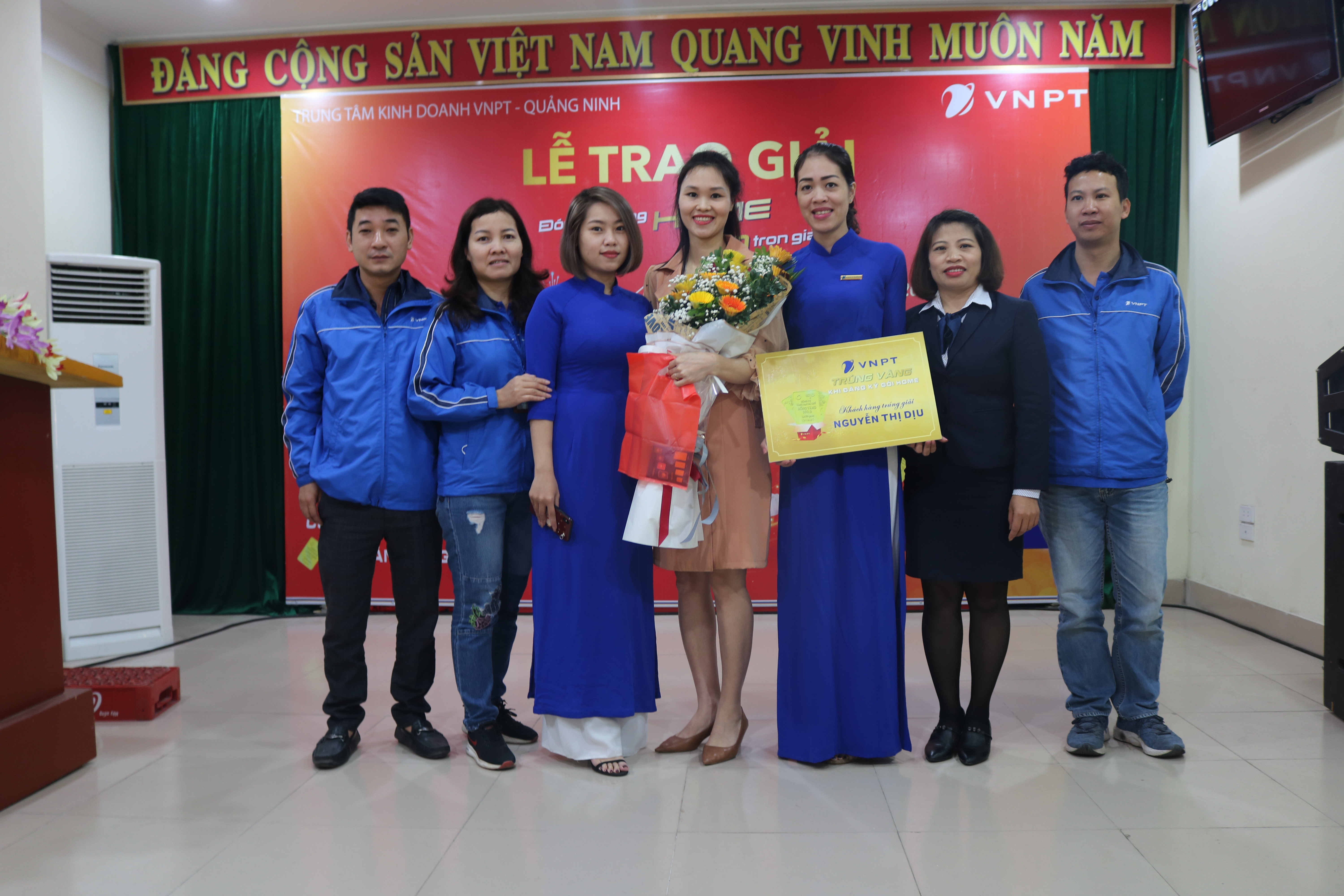 GIỮA CƠN LỐC TĂNG GIÁ VẰNG, VNPT-QUẢNG NINH TRAO TẶNG 15 CHỈ VÀNG CHO KHÁCH HÀNG TRÚNG GIẢI CHƯƠNG TRÌNH HOME TẾT