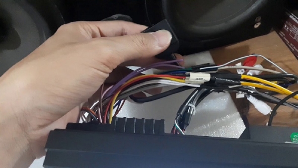 Lỗi do dây kết nối màn hình với thẻ SIM