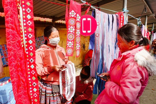 Thanh toán bằng tiền di động tại vùng sâu vùng xa