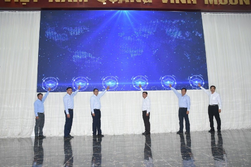 Ra mắt Trung tâm điều hành giáo dục thông minh VNEDU-IOC