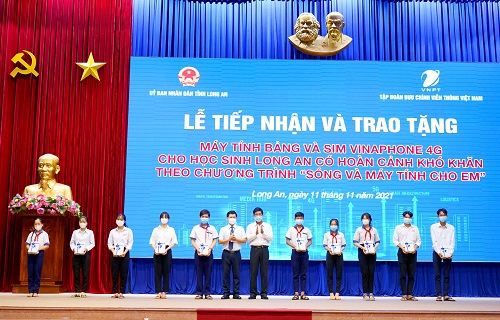 Với “Sóng và máy tính cho em”, đã không học sinh nào “bị bỏ lại phía sau”!