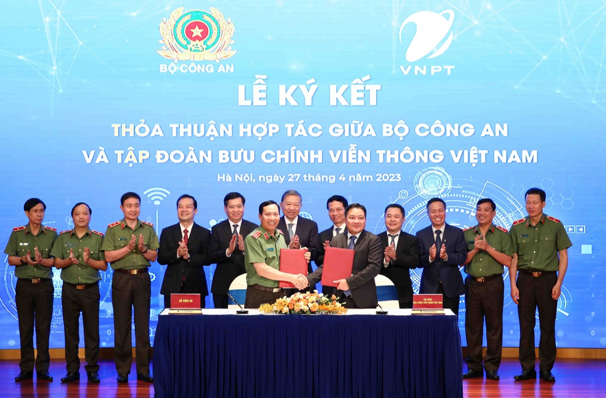 Ministry of Public Security and VNPT sign cooperation agreement on digital transformation