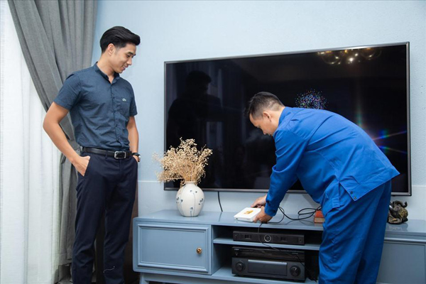 nhân viên lắp mạng VNPT