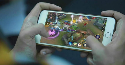  Với các gói cước chơi game của VinaPhone, người dùng có thể dễ dàng chơi mọi lúc mọi nơi