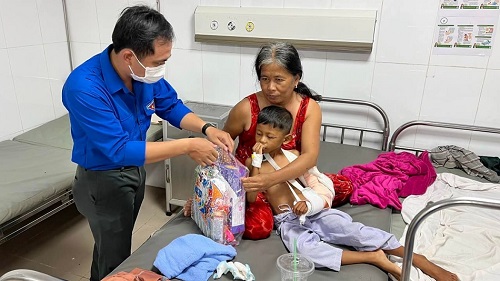 VNPT mang Trung Thu yêu thương đến với trẻ em tại Sóc Trăng