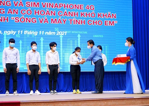 VNPT với chương trình “Sóng và máy tính cho em”