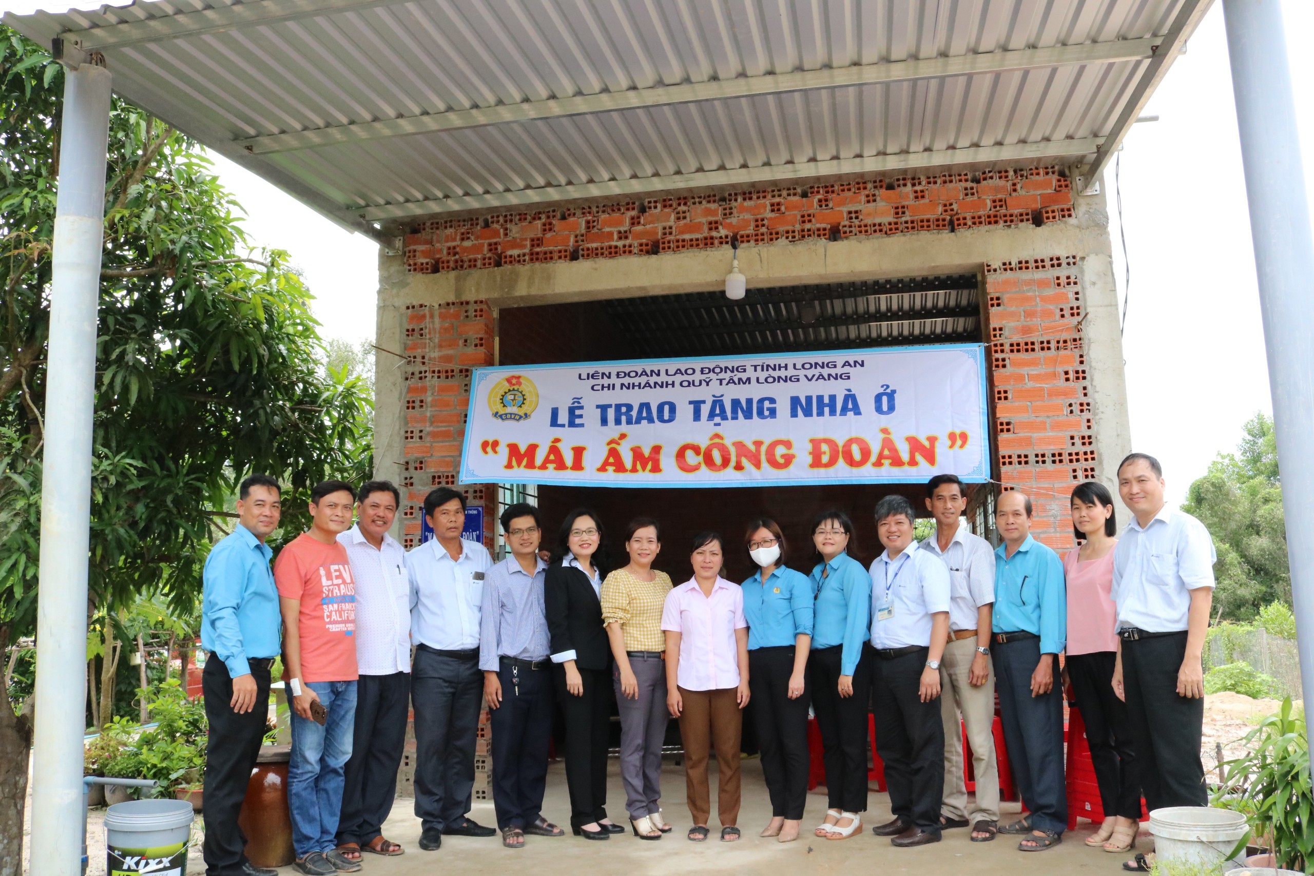 VNPT trao tặng nhà “Mái ấm Công đoàn” tại Long An 
