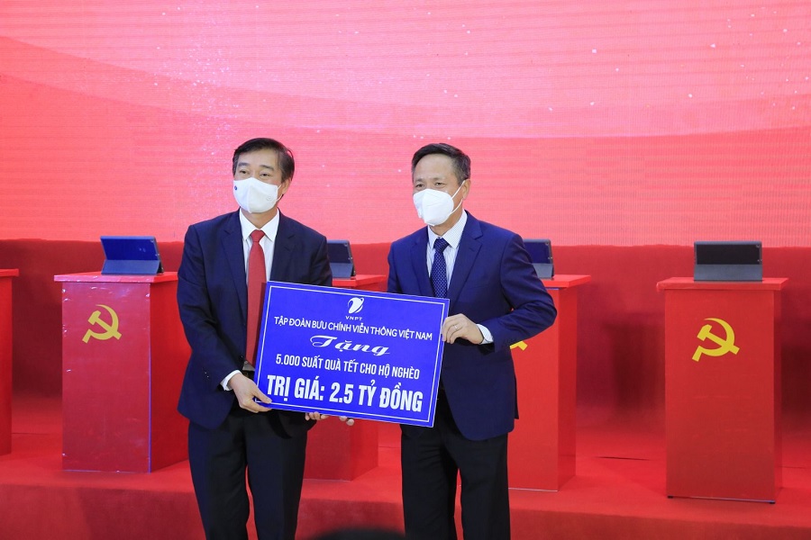 Tập đoàn VNPT trao tặng 5.000 suất quà Tết cho các hộ nghèo tỉnh Thái Bình