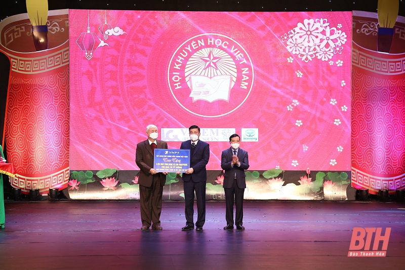 VNPT trao tặng 3.994 máy tính bảng cho học sinh có hoàn cảnh khó khăn trên địa bàn tỉnh Thanh Hóa