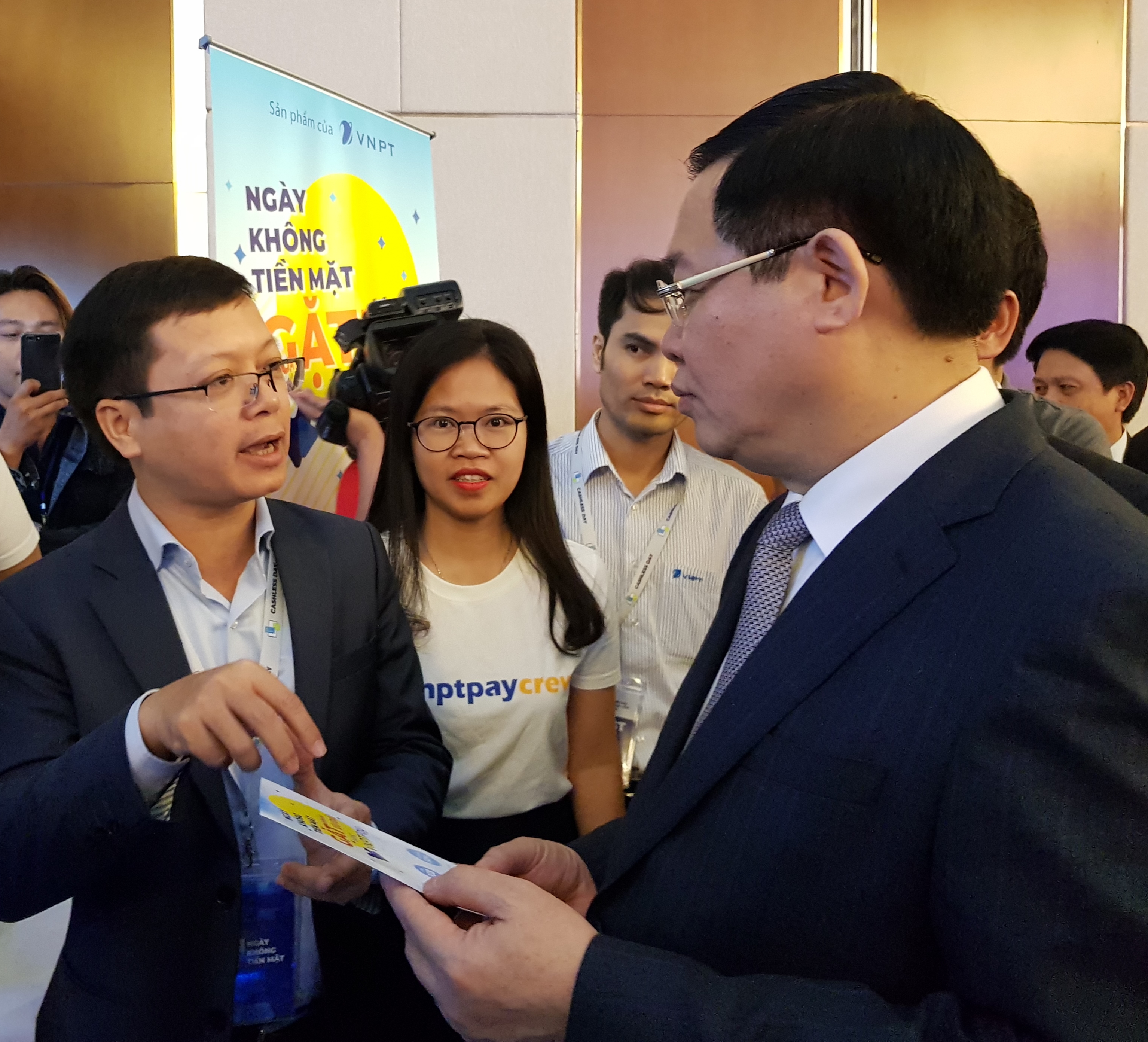 Thuận lợi, dễ dàng “không tiền mặt” với VNPT Pay