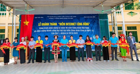 VNPT-IT tặng giải pháp giáo dục điện tử cho trường học Hòa Bình