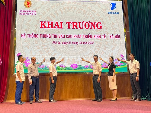 Khai trương hệ thống thông tin báo cáo phát triển KTXH của UBND TP Phủ Lý
