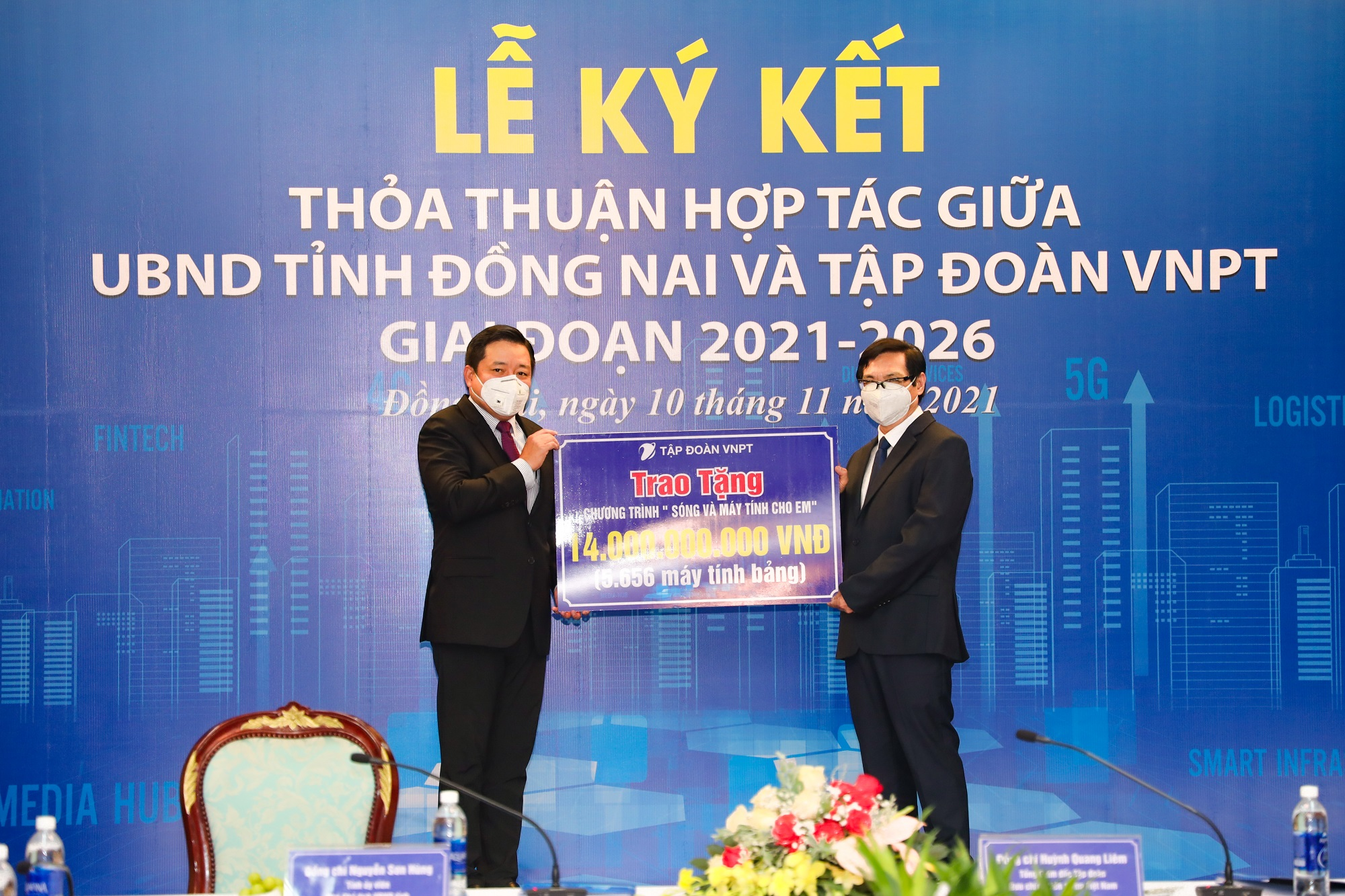 Tập đoàn VNPT trao hơn 5656 máy tính bảng cho học sinh, sinh viên nghèo tại Đồng Nai