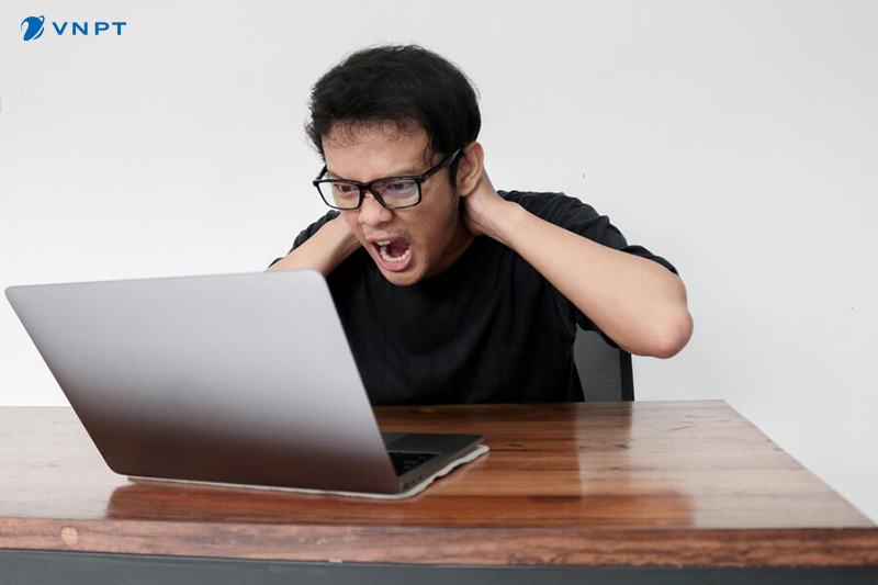 Cách tắt nguồn laptop khi bị đơ nhanh và an toàn nhất