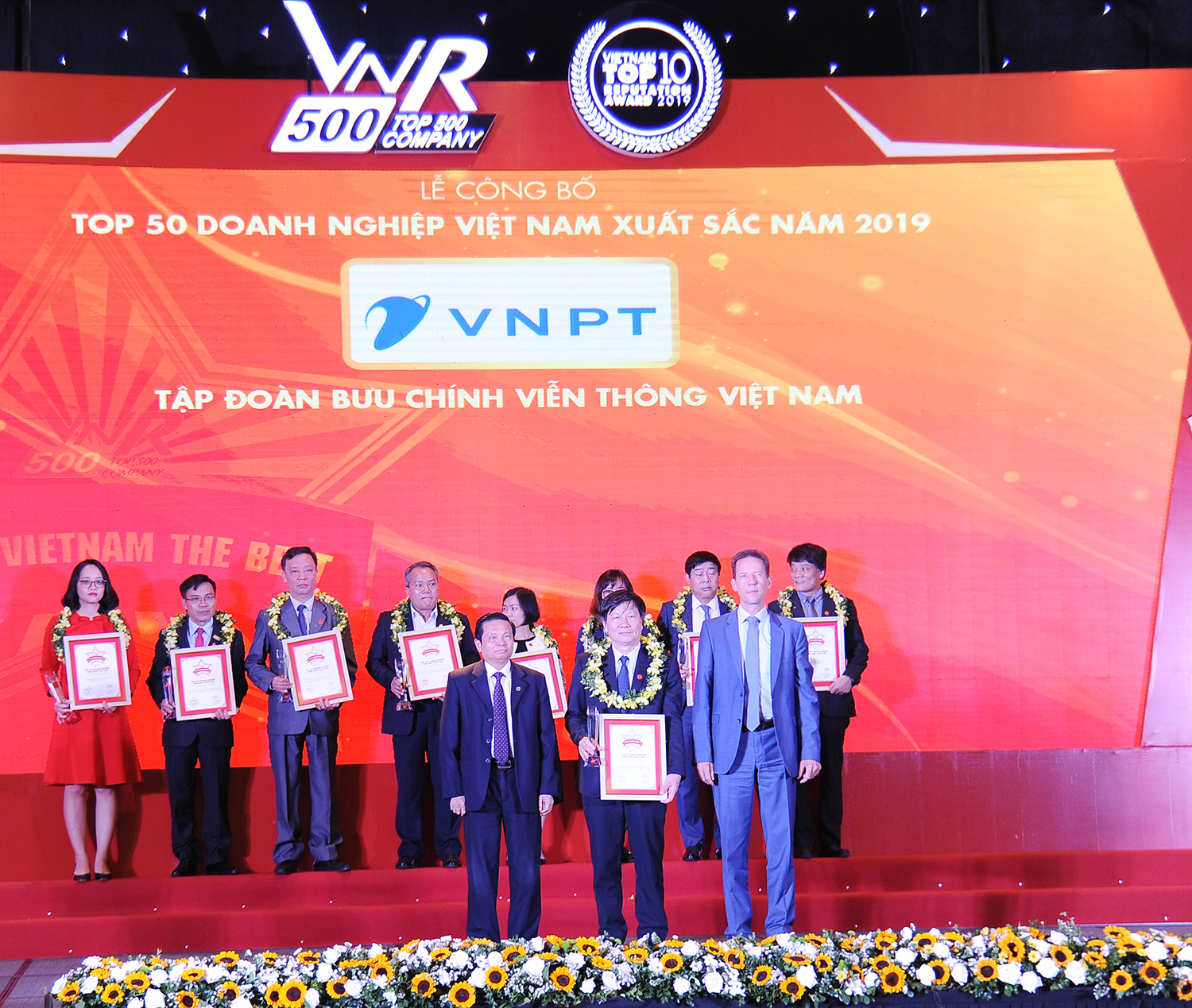 VNPT được vinh danh trong TOP 50 doanh nghiệp Việt Nam xuất sắc nhất năm 2019