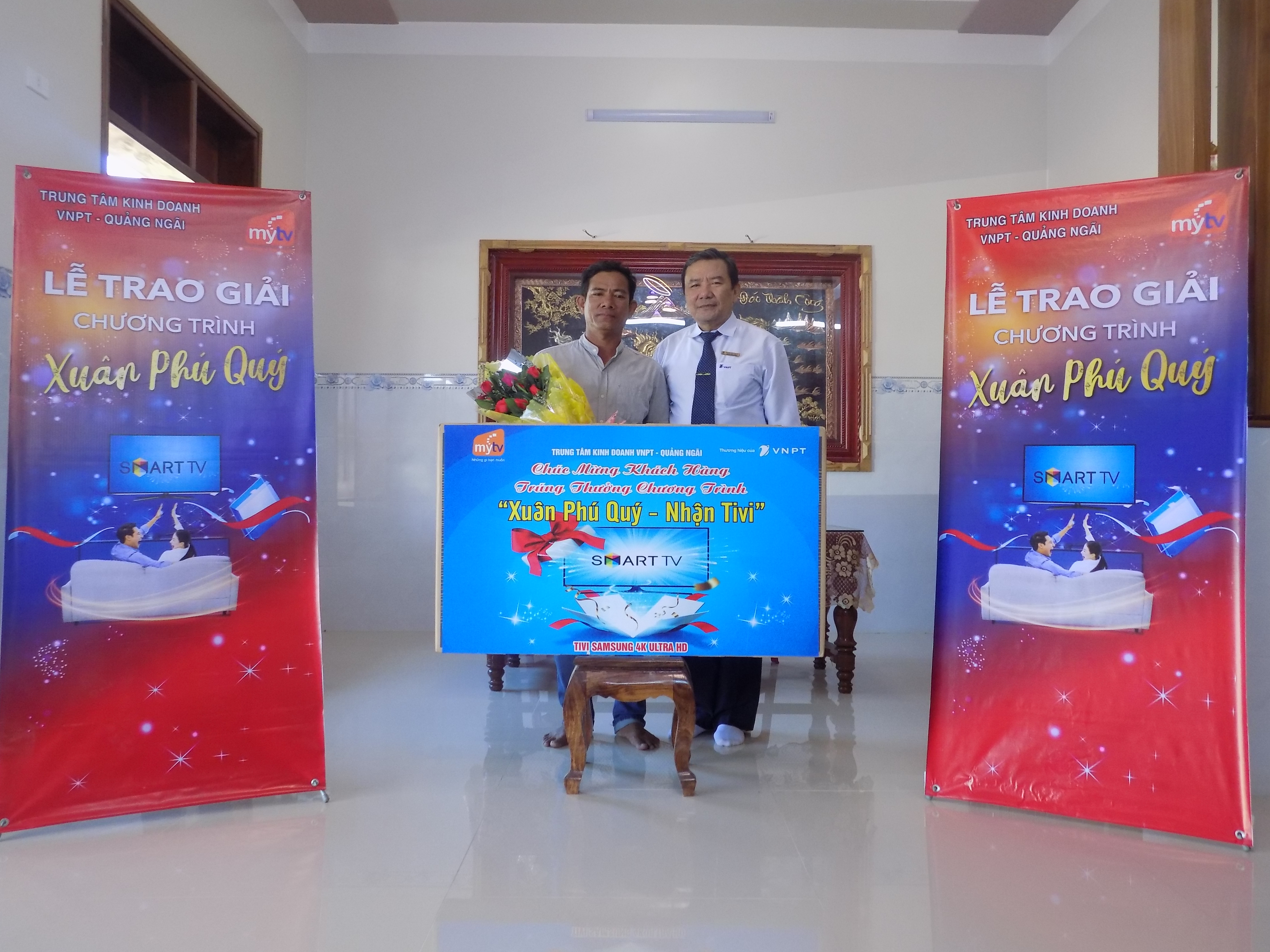 VNPT VinaPhone - Quảng Ngãi trao thưởng chương trình "Xuân phú quý - Nhận Tivi"
