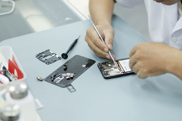 Mang máy đến các trung tâm bảo hành