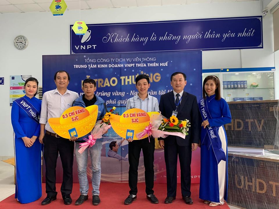 Kh&aacute;ch h&agrave;ng tr&uacute;ng giải Ba