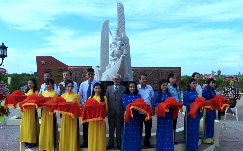 Khánh thành bia-đài tưởng niệm ngành giao bưu, vô tuyến điện Nam Bộ