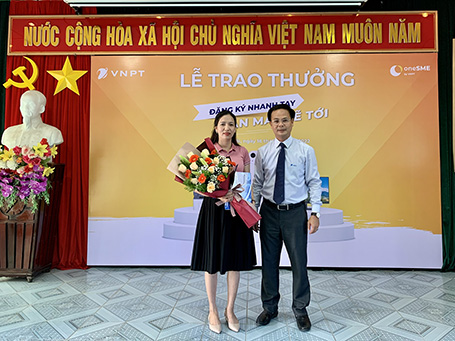 Trao giải thưởng chương trình “OneSME: Đăng ký nhanh tay – vận may sẽ tới” tại Quảng Ngãi 