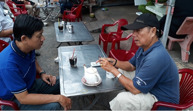 Tư vấn kh&aacute;ch h&agrave;ng tham gia chương tr&igrave;nh v&ograve;ng quay may mắn