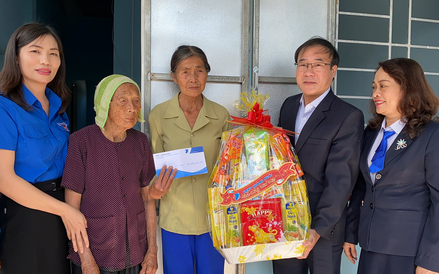 VNPT Quảng Ngãi trao nhà nhân ái cho người nghèo và cựu thanh niên xung phong