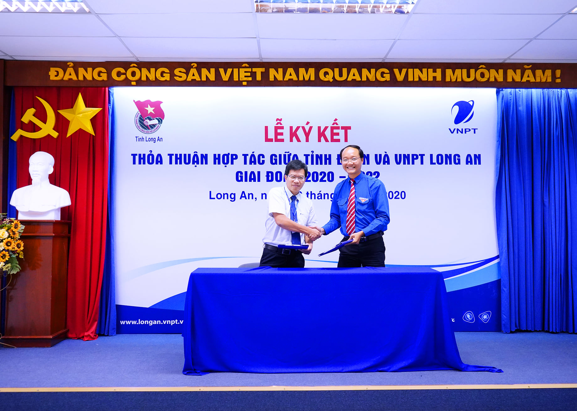VNPT and Long An sign a cooperation deal on telecommunications and IT