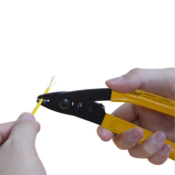 tuốt sợi quang bằng kìm