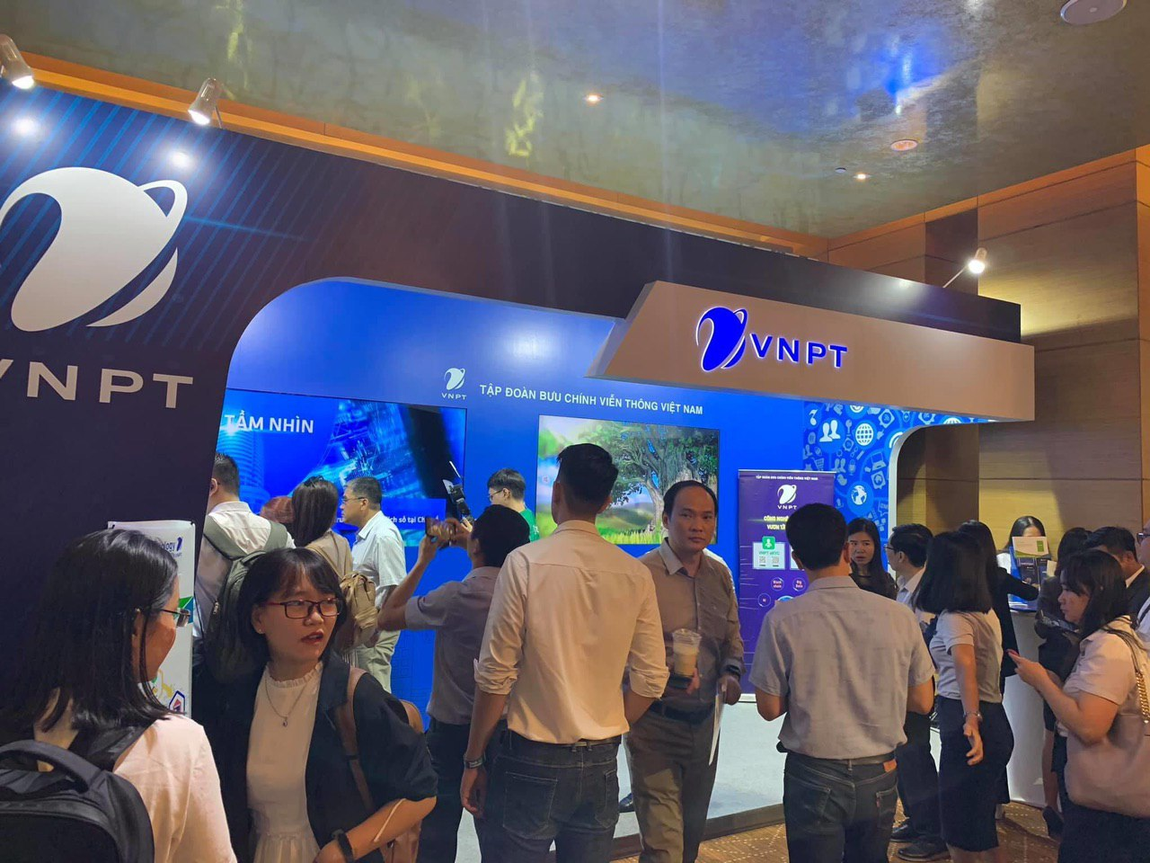 VNPT Group honoured to be golden sponsor of Tech Summit 2020