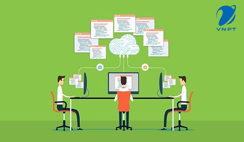 Mọi người làm việc với hệ thống điện toán đám mây