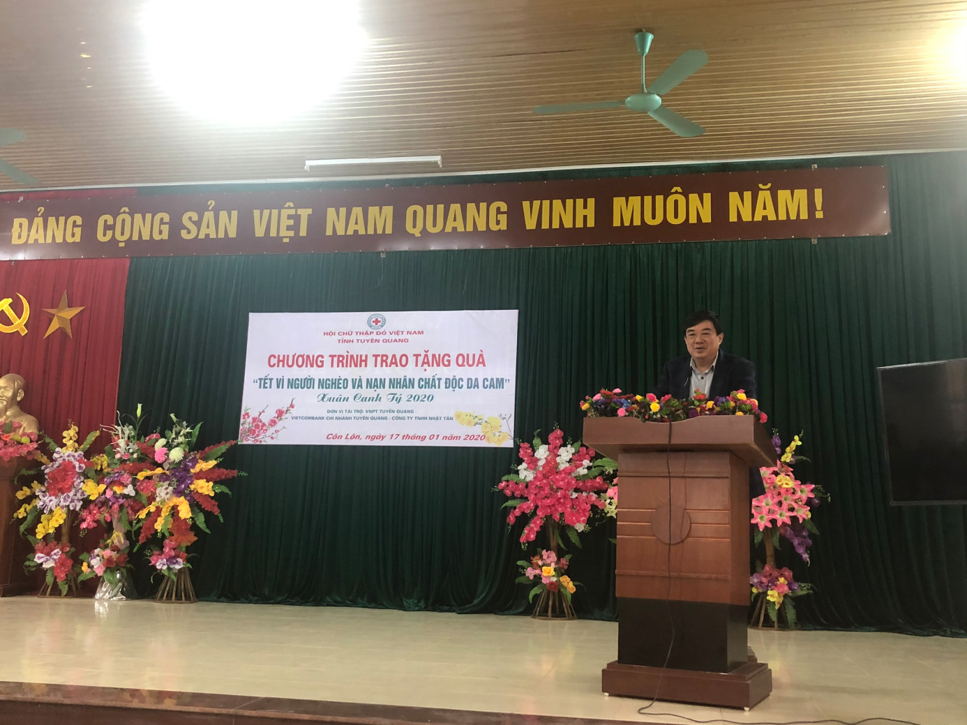 VNPT TẠI ĐỊA BÀN TUYÊN QUANG TRAO TẶNG QUÀ  “TẾT VÌ NGƯỜI NGHEO VÀ NẠN NHÂN CHẤT ĐỘC DA CAM  NHÂN DỊP TẾT CANH TÝ 2020”