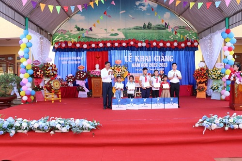 VNPT tiếp tục tài trợ học bổng "VNPT - Chắp cánh ước mơ" tại Thái Nguyên