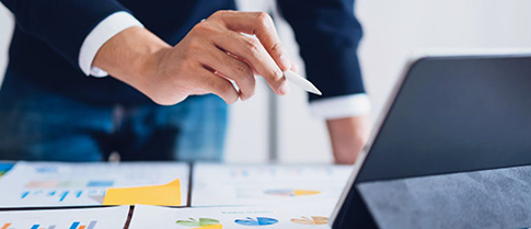 Với cách thức ký hợp đồng điện tử bằng giao dịch tự động, máy tính sẽ xử lý và tổng hợp thông tin