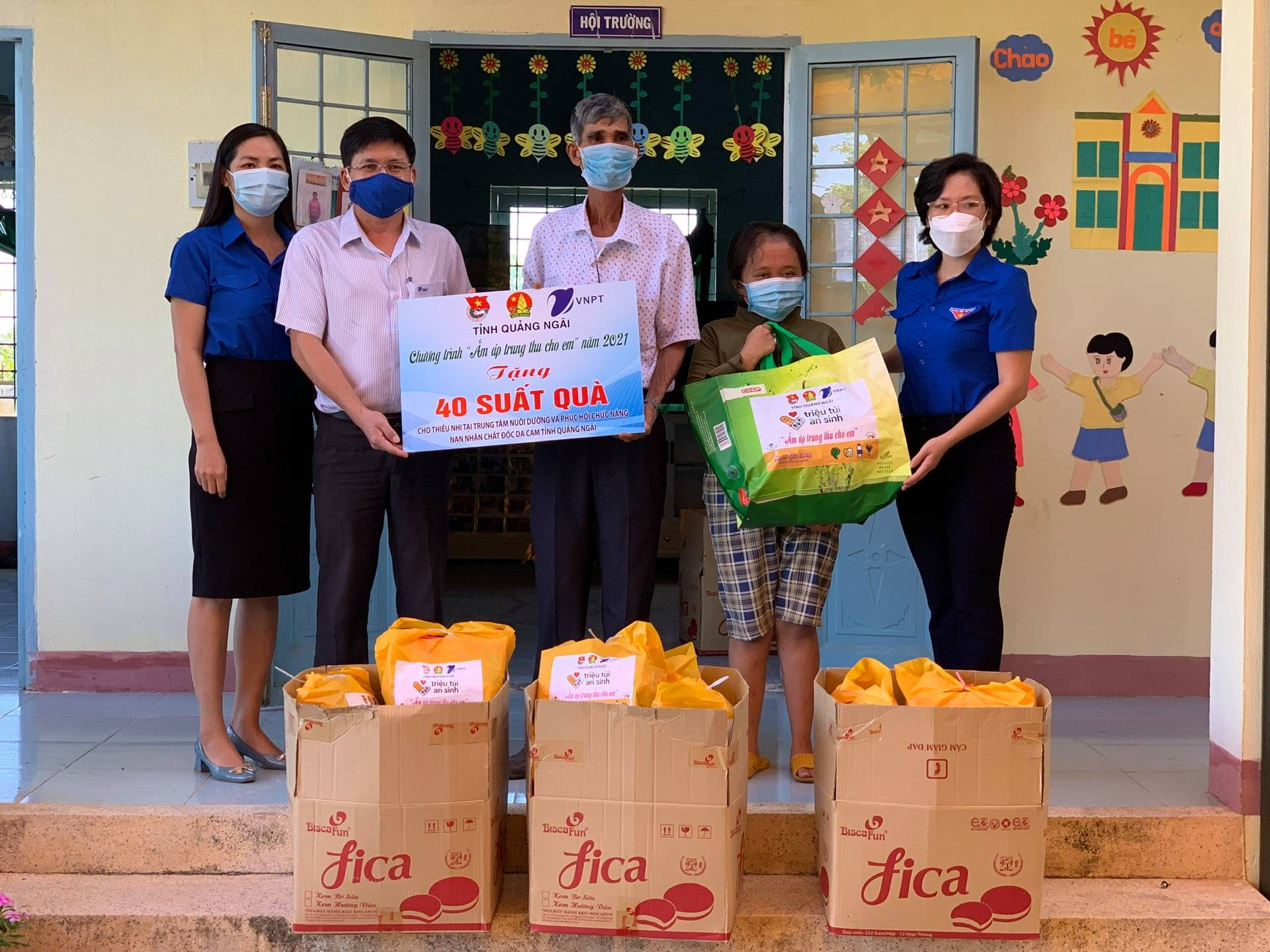 VNPT mang Trung thu yêu thương đến với các em có hoàn cảnh khó khăn