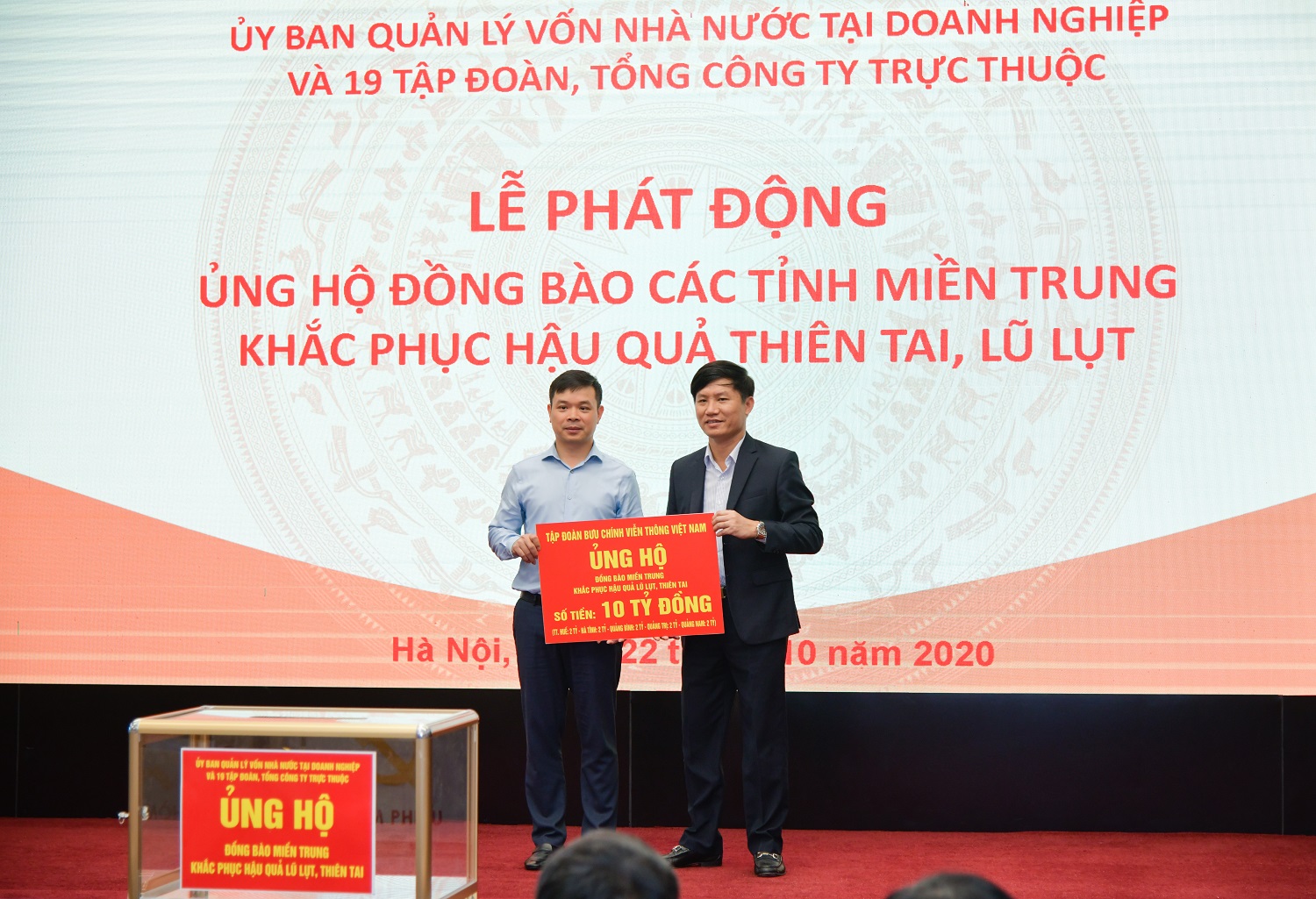 VNPT donates 10 billion VND to support people in the central provinces