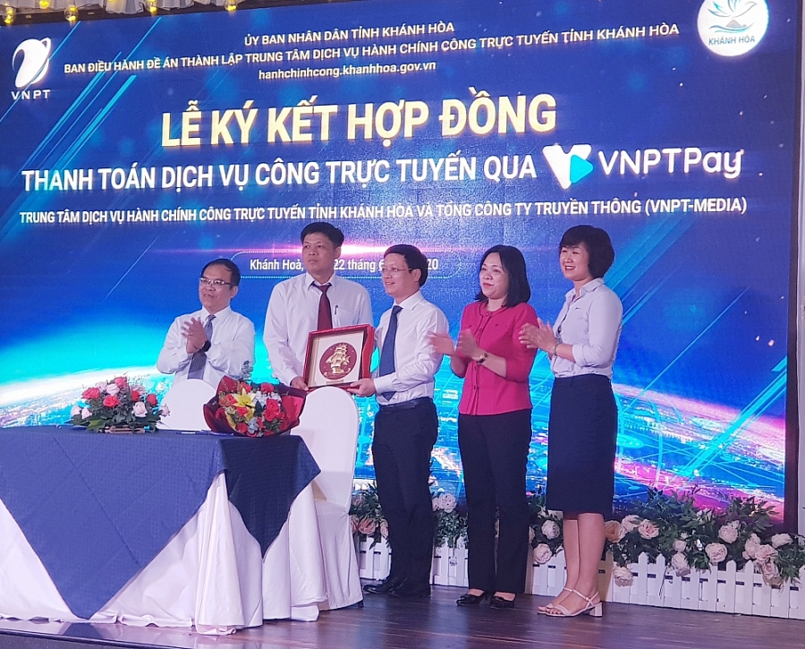 Khánh Hòa hợp tác thực hiện thanh toán trực tuyến dịch vụ hành chính công