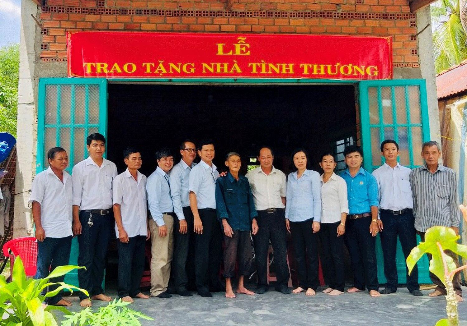 VNPT trao tặng nhà tình thương cho hộ nghèo ở Đức Huệ, Long An