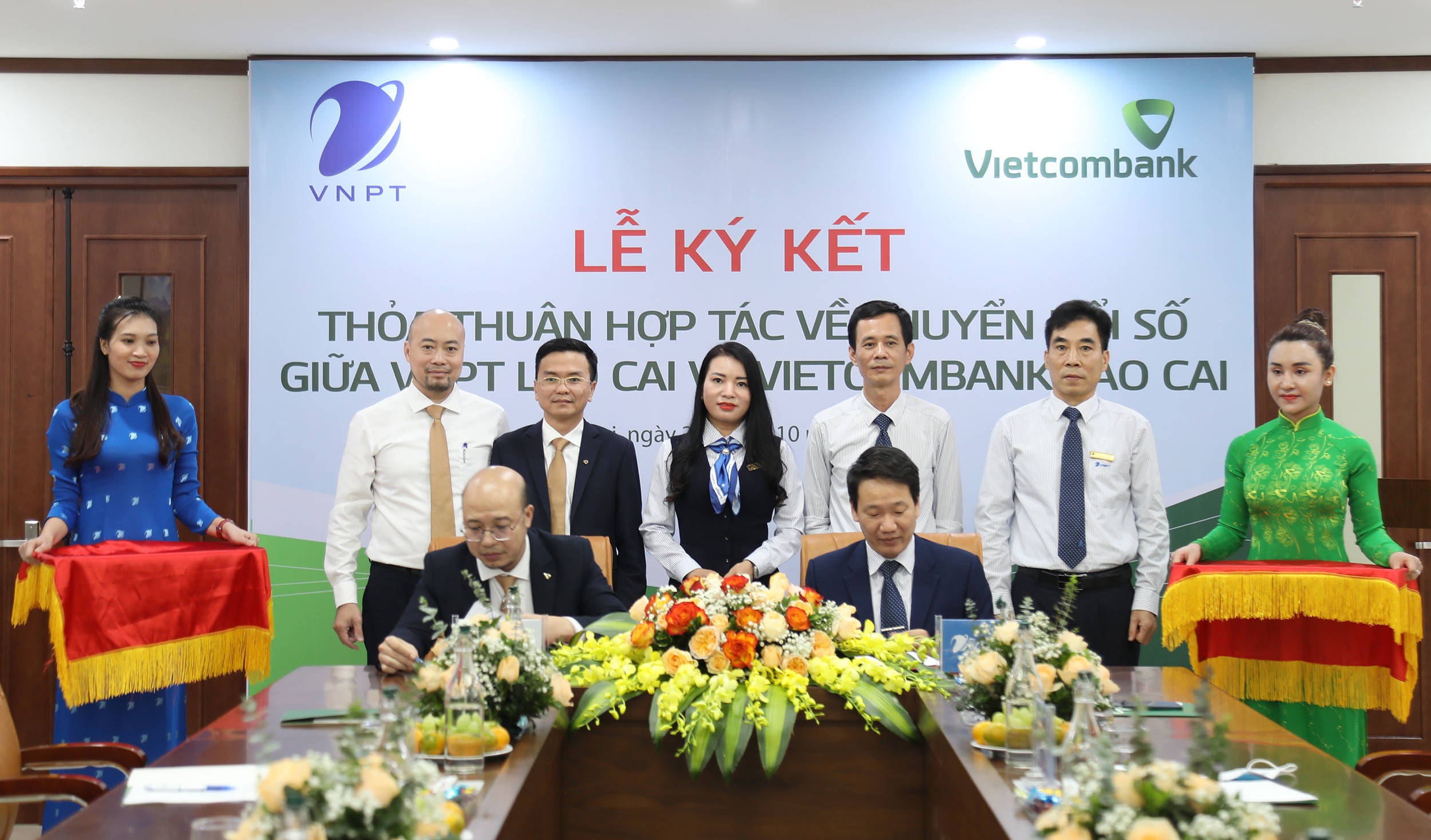 VNPT provides the telecommunication - IT services for Vietcombank Lao Cai’s digital transformation