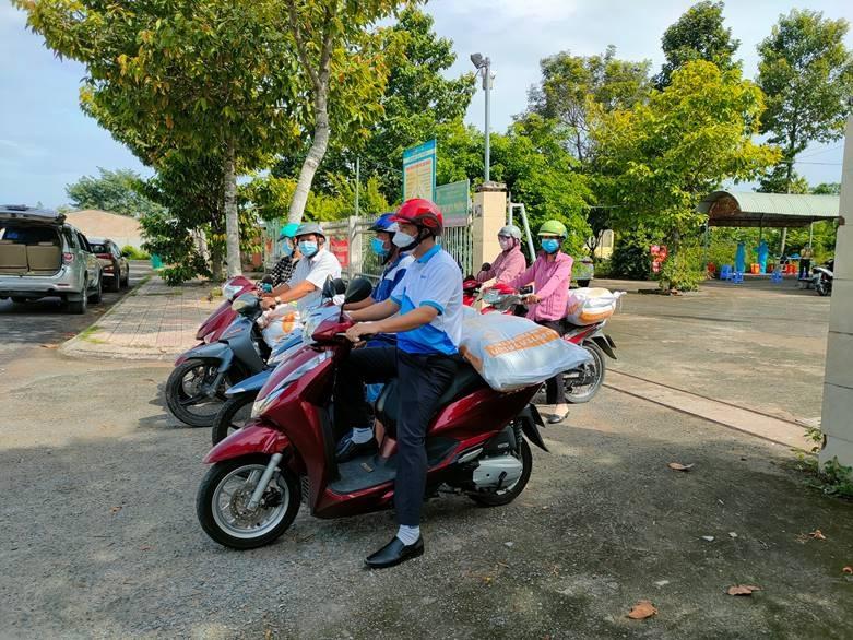 VNPT joins hands to support the poor to overcome difficulties during the epidemic season