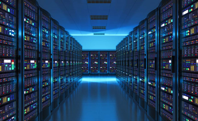 Trung tâm dữ liệu (Data Center) là một cơ sở vật lý tập trung, chứa hàng nghìn máy chủ và thiết bị mạng để xử lý