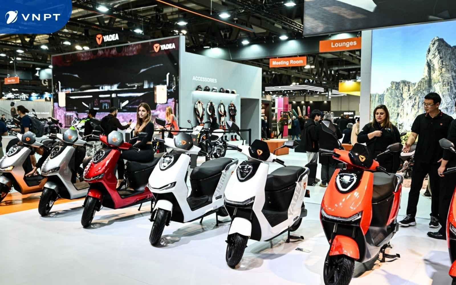 A group of people standing in a room with scooters

AI-generated content may be incorrect.