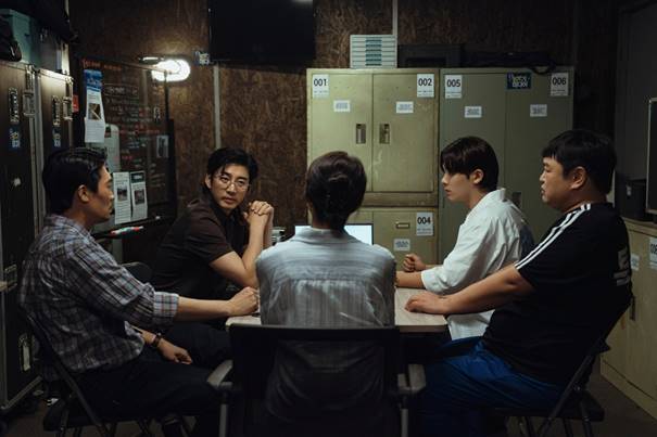 Ảnh có chứa trang phục, người, đàn ông, Mặt người

Nội dung do AI tạo ra có thể không chính xác.