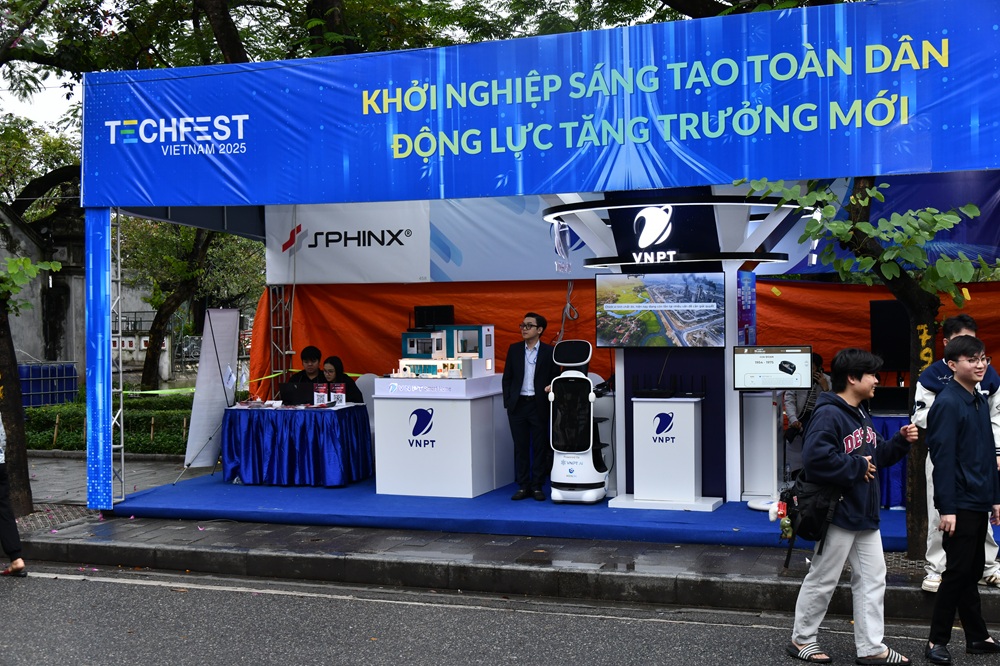 Gian trưng bày của Tập đoàn VNPT tại TECHFEST 2025