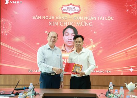 Hộ kinh doanh Vũ Đ&igrave;nh Vũ Phan S&agrave;o Nam ( Hưng Y&ecirc;n) sử dụng dịch vụ VNPT HKD nhận giải thưởng Đại m&atilde; của chương tr&igrave;nh Săn ngựa v&agrave;ng &ndash; Đ&oacute;n ng&agrave;n t&agrave;i lộc